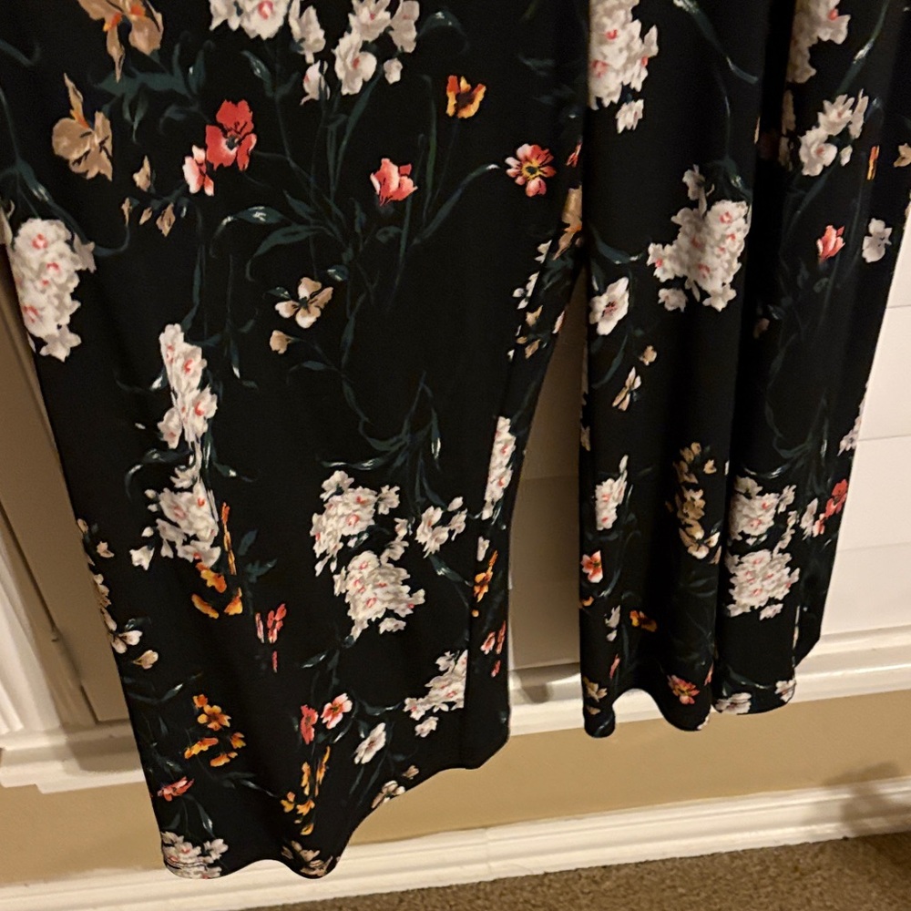 Floral Black crop jumpsuit - Picture 4 of 5